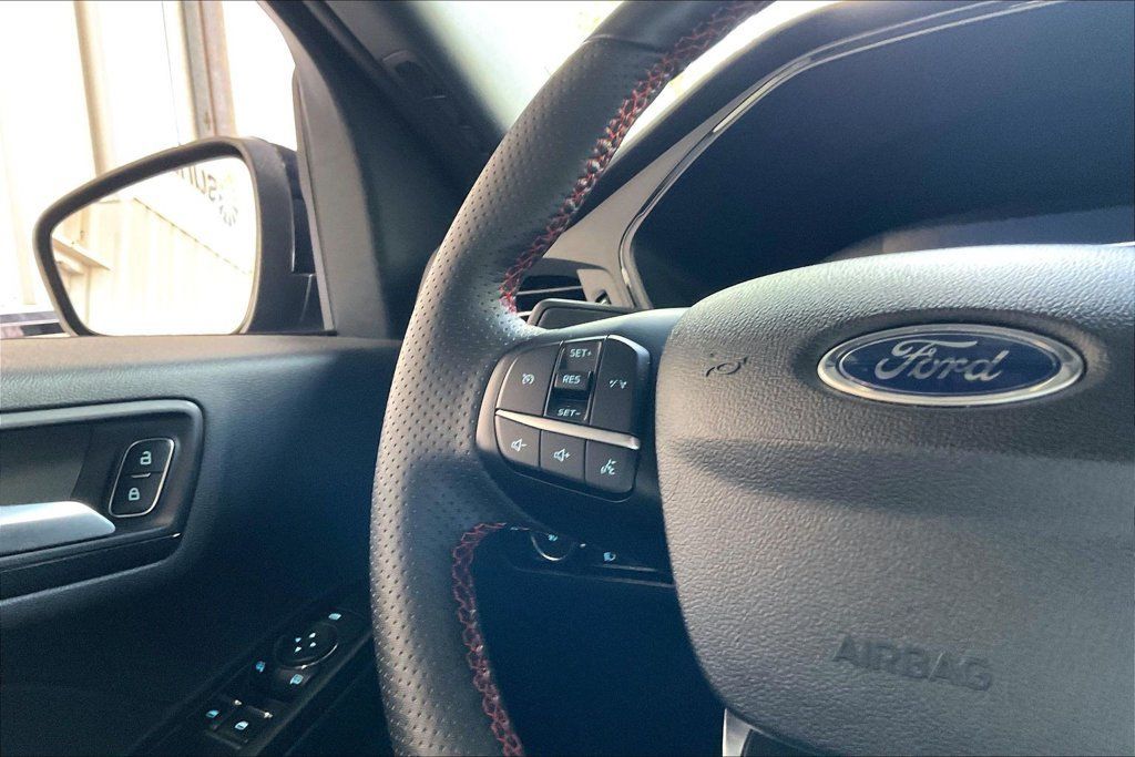 Used 2025 Ford Escape ST-Line Select AWD/4WD image 8