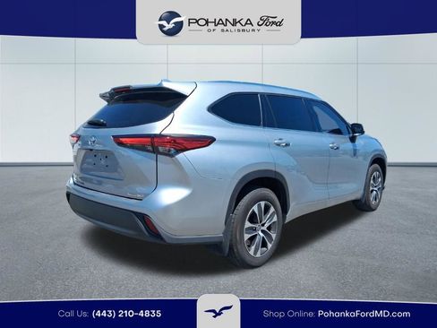 Used 2021 Toyota Highlander XLE AWD/4WD image 5
