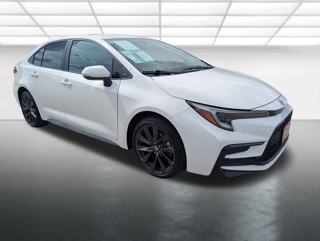 Used 2025 Toyota Corolla SE FWD image 1