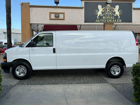 Used 2020 Chevrolet Express 2500 Extended w/ Driver Convenience Package RWD image 8