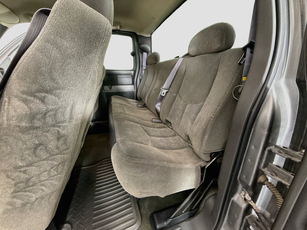 Used 2006 Chevrolet Silverado 2500 LT AWD/4WD image 21