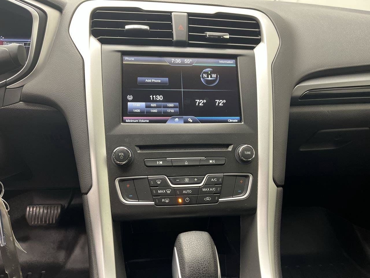 Used 2016 Ford Fusion SE AWD/4WD image 17