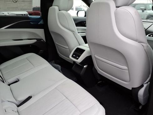 New 2026 Cadillac Lyriq Luxury AWD/4WD image 21