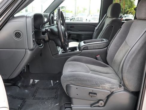 Used 2006 Chevrolet Silverado 2500 LT w/ Heavy-Duty Power Package image 22