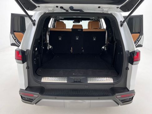 Used 2024 Lexus LX 600 4WD w/ Luxury Package image 24