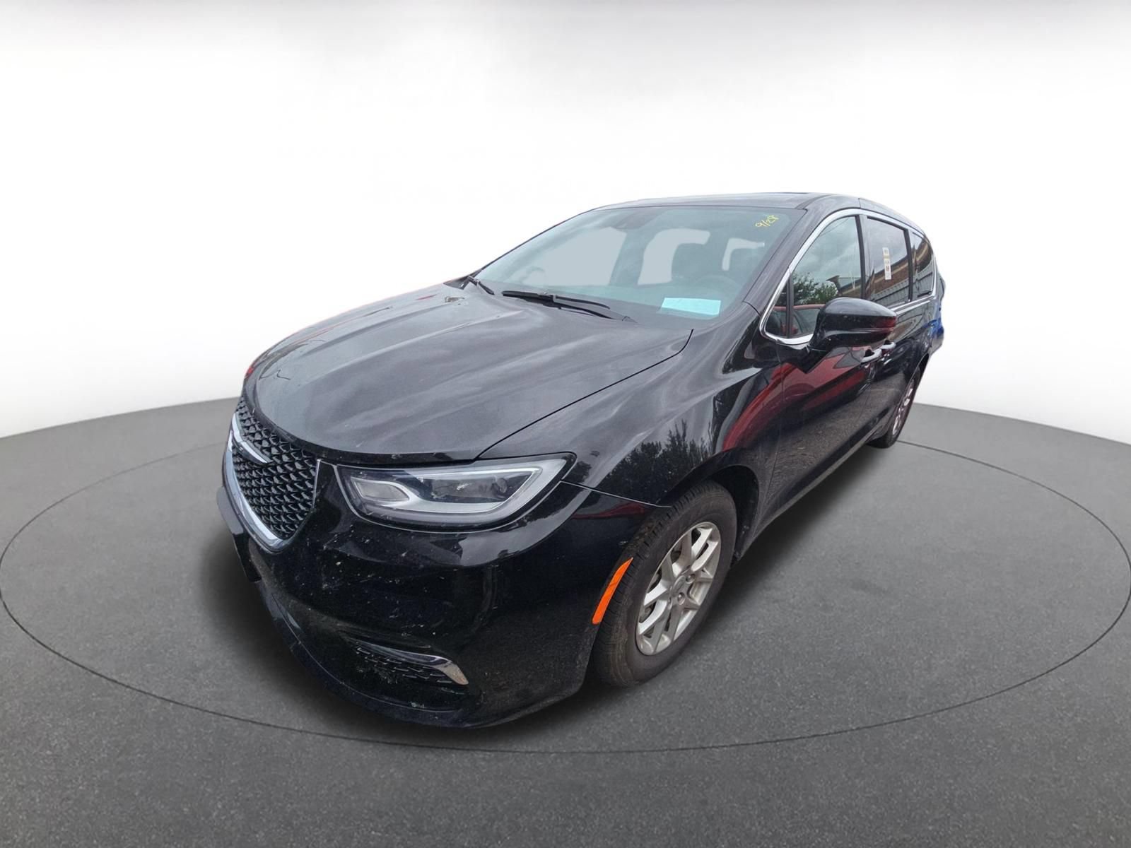 Used 2025 Chrysler Pacifica Select FWD image 3