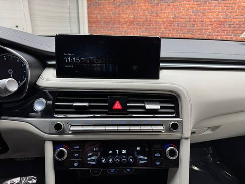 Used 2025 Genesis G70 2.5T image 18