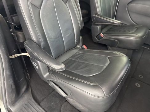 Used 2021 Chrysler Pacifica Touring-L w/ Premium & Safety Sphere Group image 26