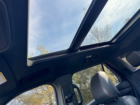 Used 2022 Ford Explorer ST-Line w/ Class IV Trailer Tow Package image 27