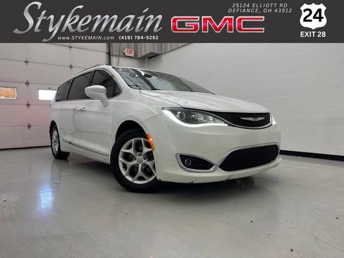 Used 2020 Chrysler Pacifica Limited FWD image 1
