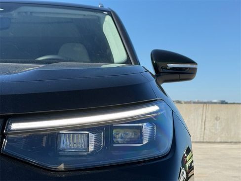 New 2026 Volkswagen Tiguan SE image 3