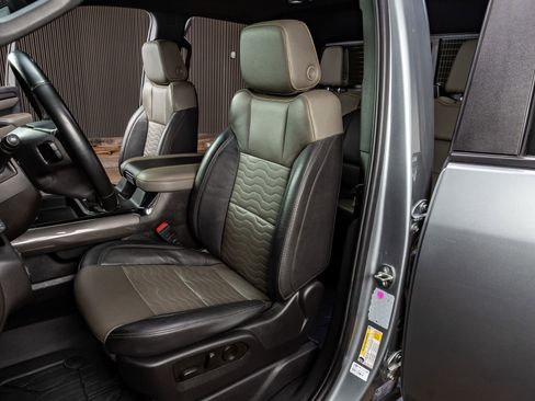 Used 2024 Chevrolet Silverado 2500 ZR2 w/ Technology Package image 30