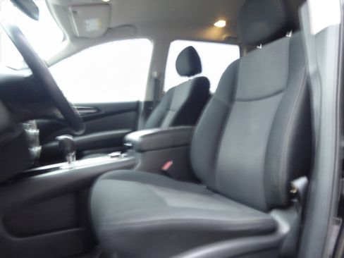 Used 2019 Nissan Pathfinder SV image 15