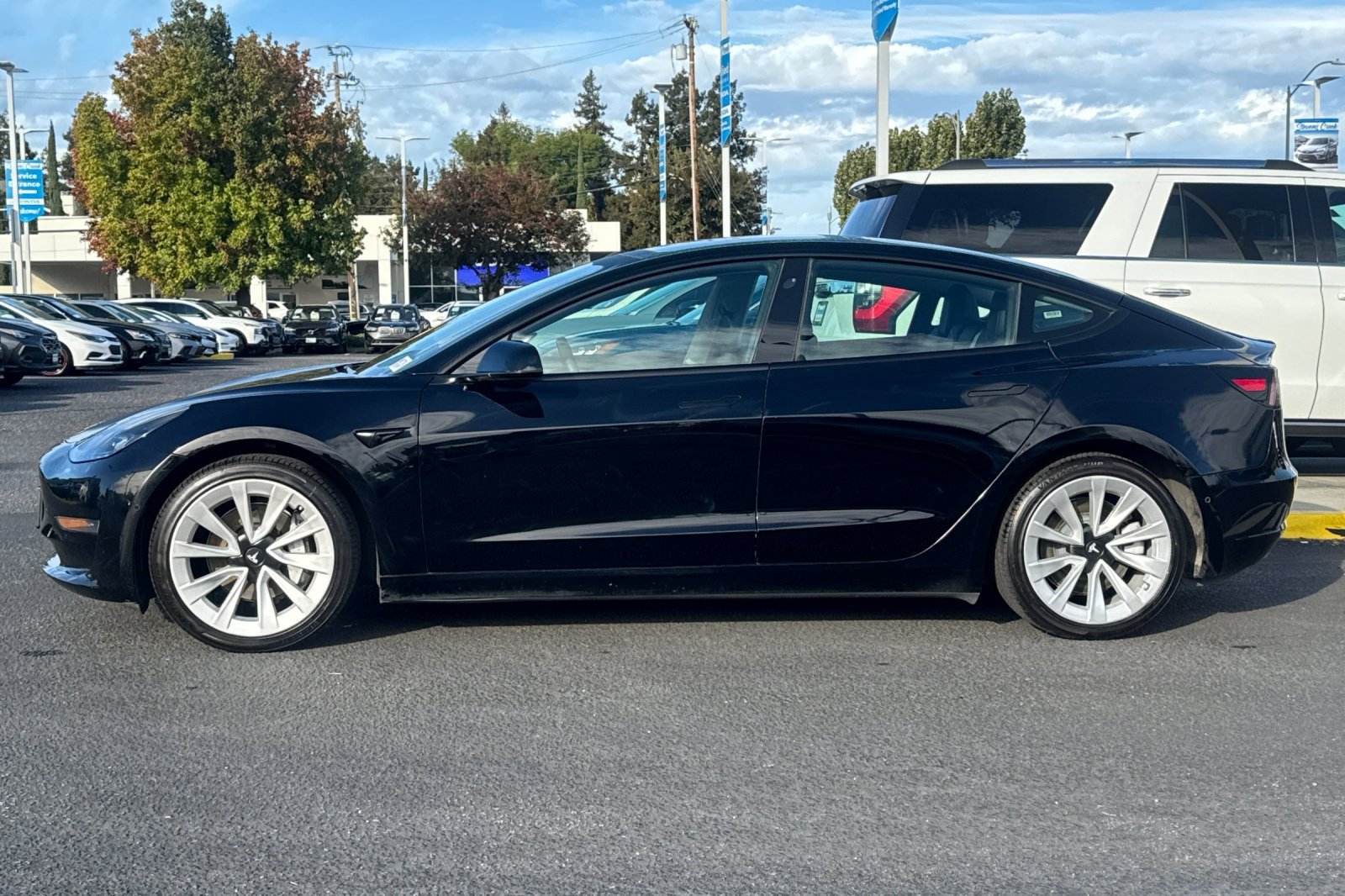 Used 2022 Tesla Model 3 Long Range AWD/4WD image 2