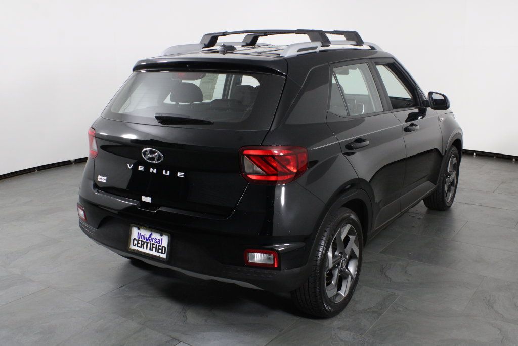 Certified 2026 Hyundai Venue SEL FWD image 4