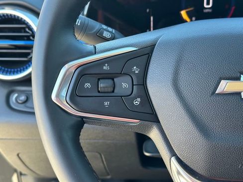 Used 2025 Chevrolet Trax LT w/ LT Convenience Package image 13