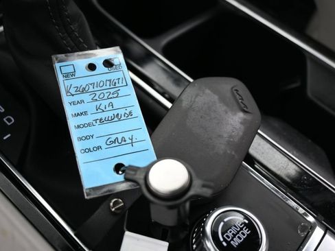 Used 2025 Kia Telluride S FWD image 26