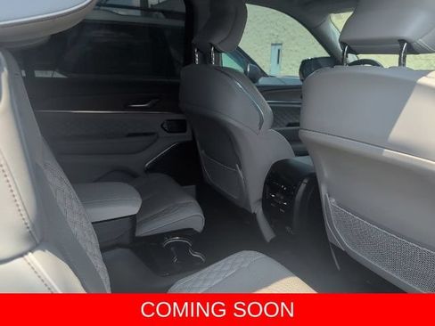 Used 2022 Jeep Grand Cherokee L Summit w/ Advanced Protech Group IV AWD/4WD image 9