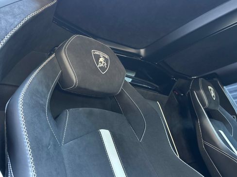 Used 2020 Lamborghini Aventador SVJ AWD/4WD image 17