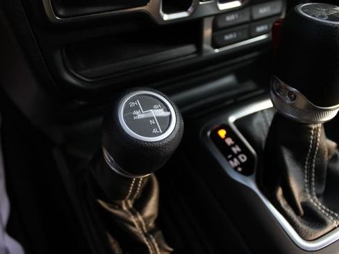 Used 2020 Jeep Wrangler Unlimited Sahara AWD/4WD image 17