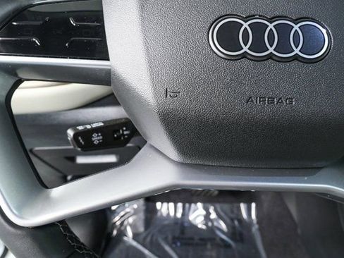 Used 2025 Audi Q5 Premium w/ Convenience Package image 9