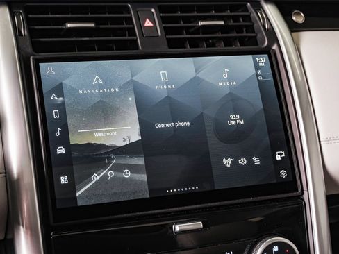 Used 2025 Land Rover Discovery S image 23