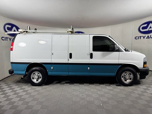 Used 2019 Chevrolet Express 3500 w/ Driver Convenience Package image 2