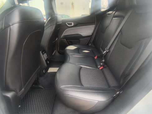 Used 2025 Jeep Compass Latitude image 26