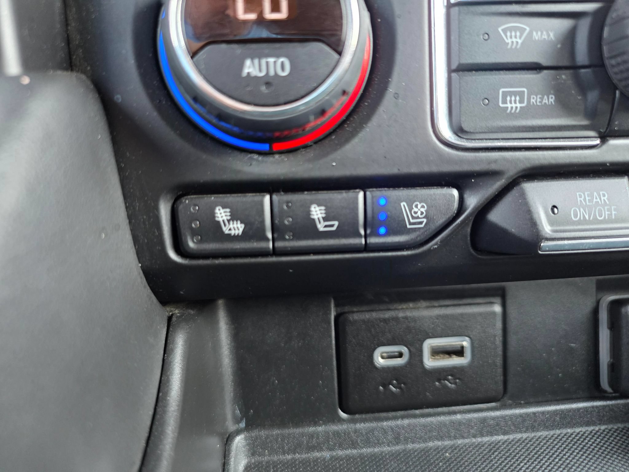 Used 2021 Chevrolet Tahoe Premier AWD/4WD image 16