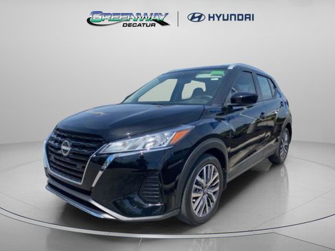 Used 2023 Nissan Kicks SV FWD image 3