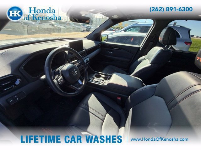 Used 2025 Honda Pilot TrailSport image 5