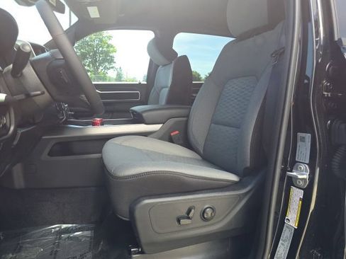 New 2026 RAM 1500 4x4 Crew Cab image 9