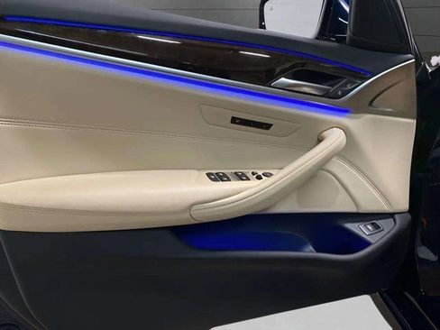 Used 2020 BMW 530i w/ Convenience Package image 15