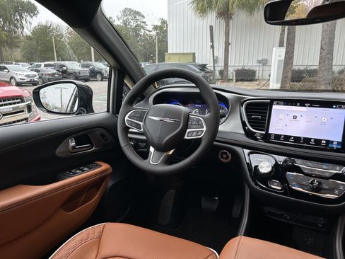 New 2026 Chrysler Pacifica Pinnacle image 44