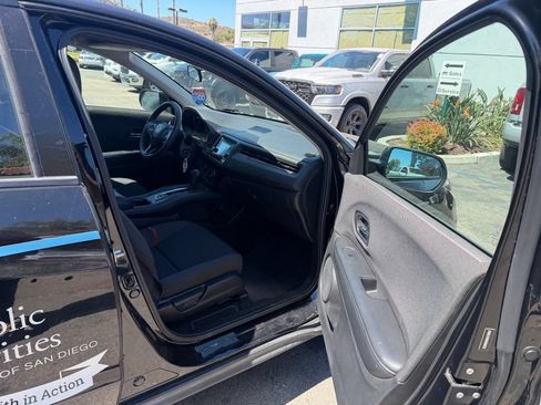 Used 2019 Honda HR-V LX image 16