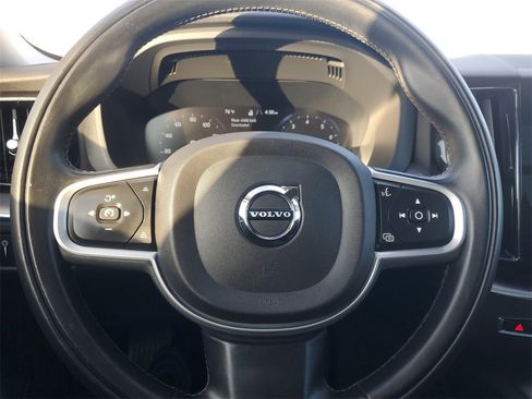 Used 2020 Volvo XC60 T5 Momentum w/ Protection Package Premier image 21