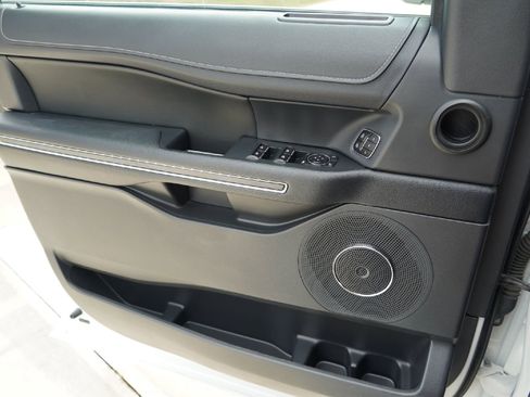 Used 2024 Ford Expedition XLT image 19