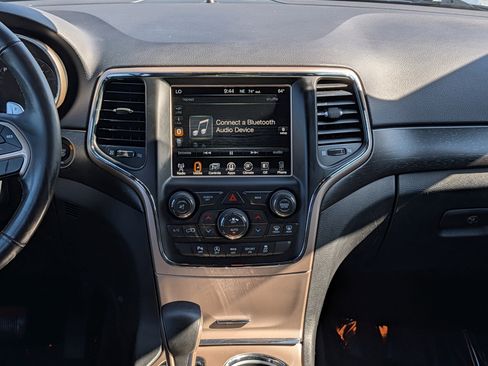 Used 2017 Jeep Grand Cherokee Laredo w/ Quick Order Package 23E AWD/4WD image 18
