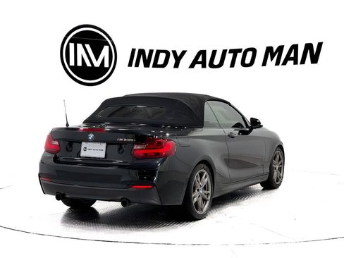 Used 2016 BMW M235i Convertible image 4