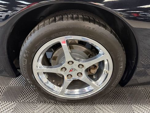 Used 2004 Chevrolet Corvette Convertible w/ Preferred Equipment Group RWD image 19