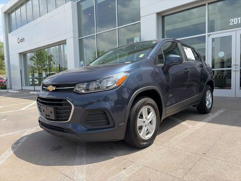 Used 2018 Chevrolet Trax LS w/ LPO, Cargo Package AWD/4WD image 3