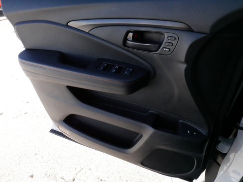 Used 2025 Honda Passport TrailSport image 28