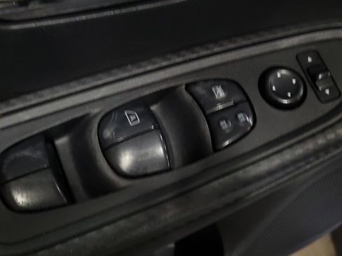 Used 2021 Nissan Versa SV FWD image 27