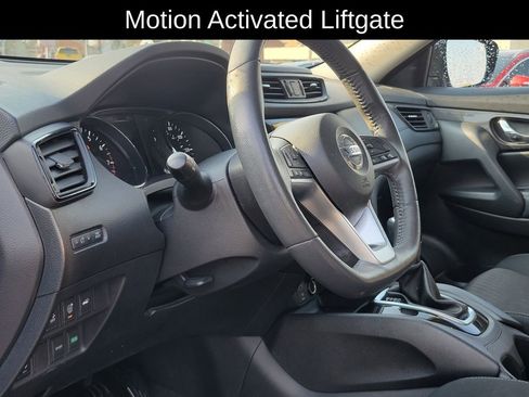 Used 2017 Nissan Rogue SV w/ SV Premium Package image 17