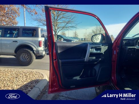 Used 2017 Toyota 4Runner SR5 image 13