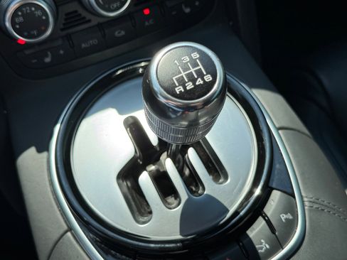 Used 2014 Audi R8 V8 w/ Convenience Package image 22