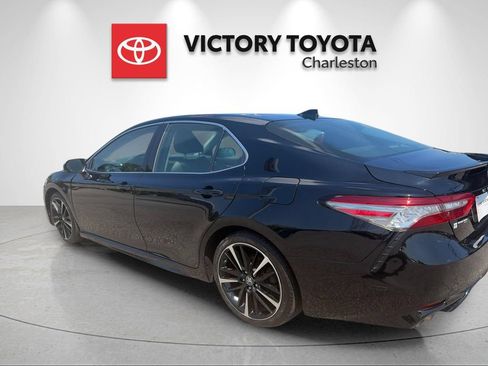 Used 2018 Toyota Camry XSE FWD image 3