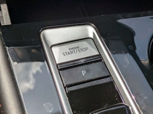Used 2024 Volkswagen Atlas Peak Edition SEL AWD/4WD image 31