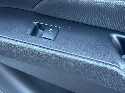 Used 2025 Chevrolet Equinox EV LT w/ Convenience Package image 23