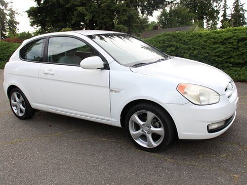 Used 2008 Hyundai Accent SE FWD image 2